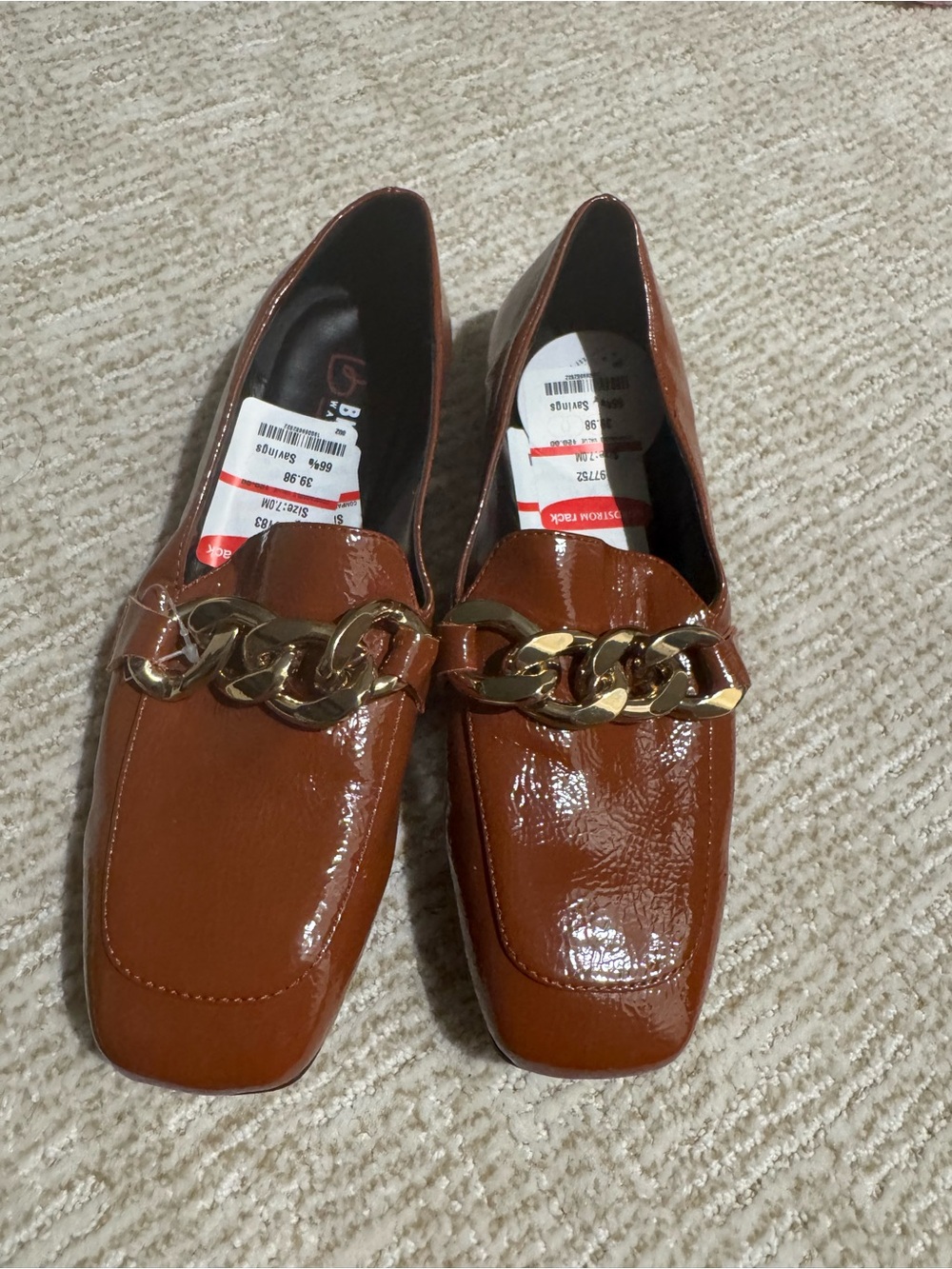 Blondo Cognac Patent Loafers with Gold Chain size 7 runs big feels like 7.5